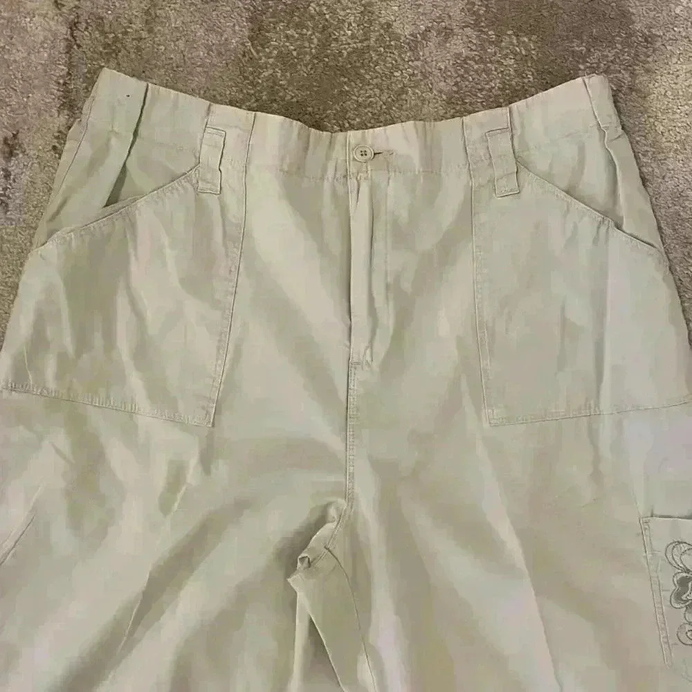 Women’s White Stag Capris - Picture 2 of 11